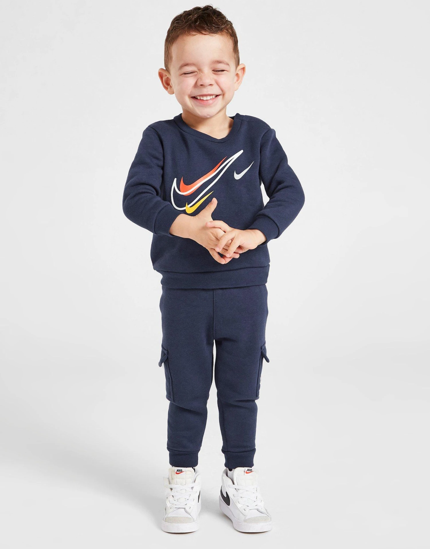 Nike Ensemble De Survêtement Cargo Swoosh Bébé 3 Nike Ensemble De Survêtement Cargo Swoosh Bébé – Image 3