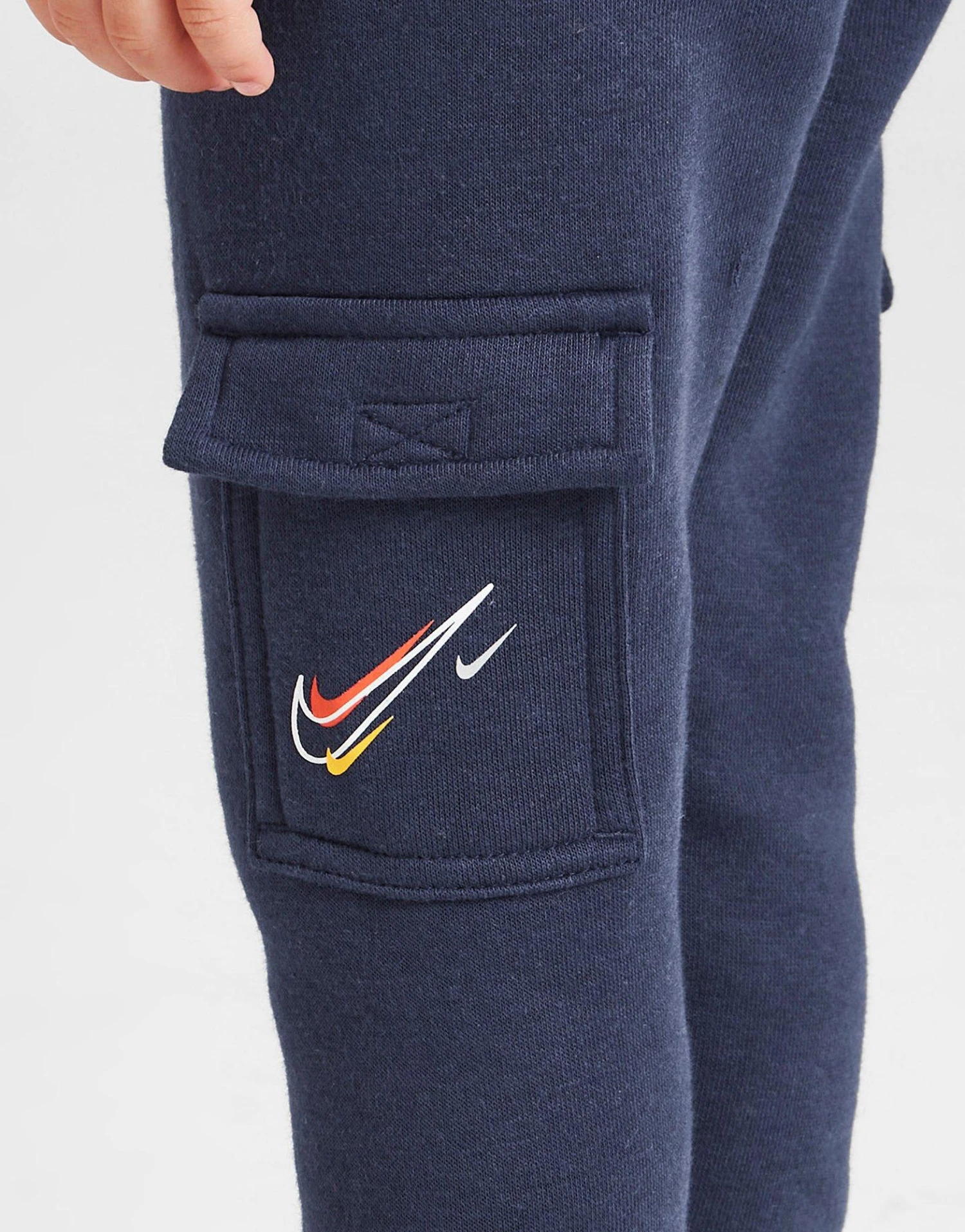 Nike Ensemble De Survêtement Cargo Swoosh Bébé 4 Nike Ensemble De Survêtement Cargo Swoosh Bébé – Image 4