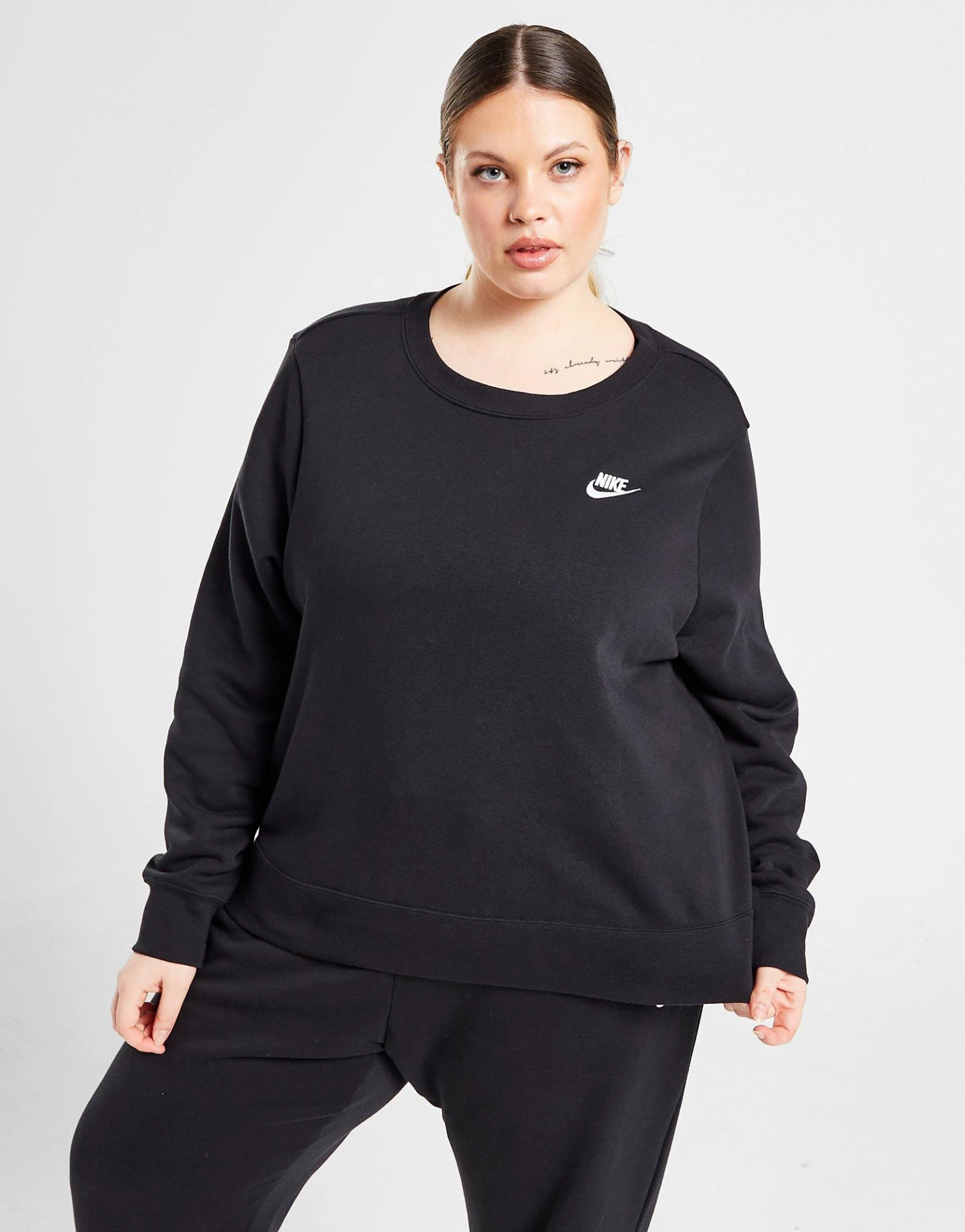 Nike Plus Size Essential Overszied Crew Sweatshirt 2 Nike Plus Size Essential Overszied Crew Sweatshirt – Image 2