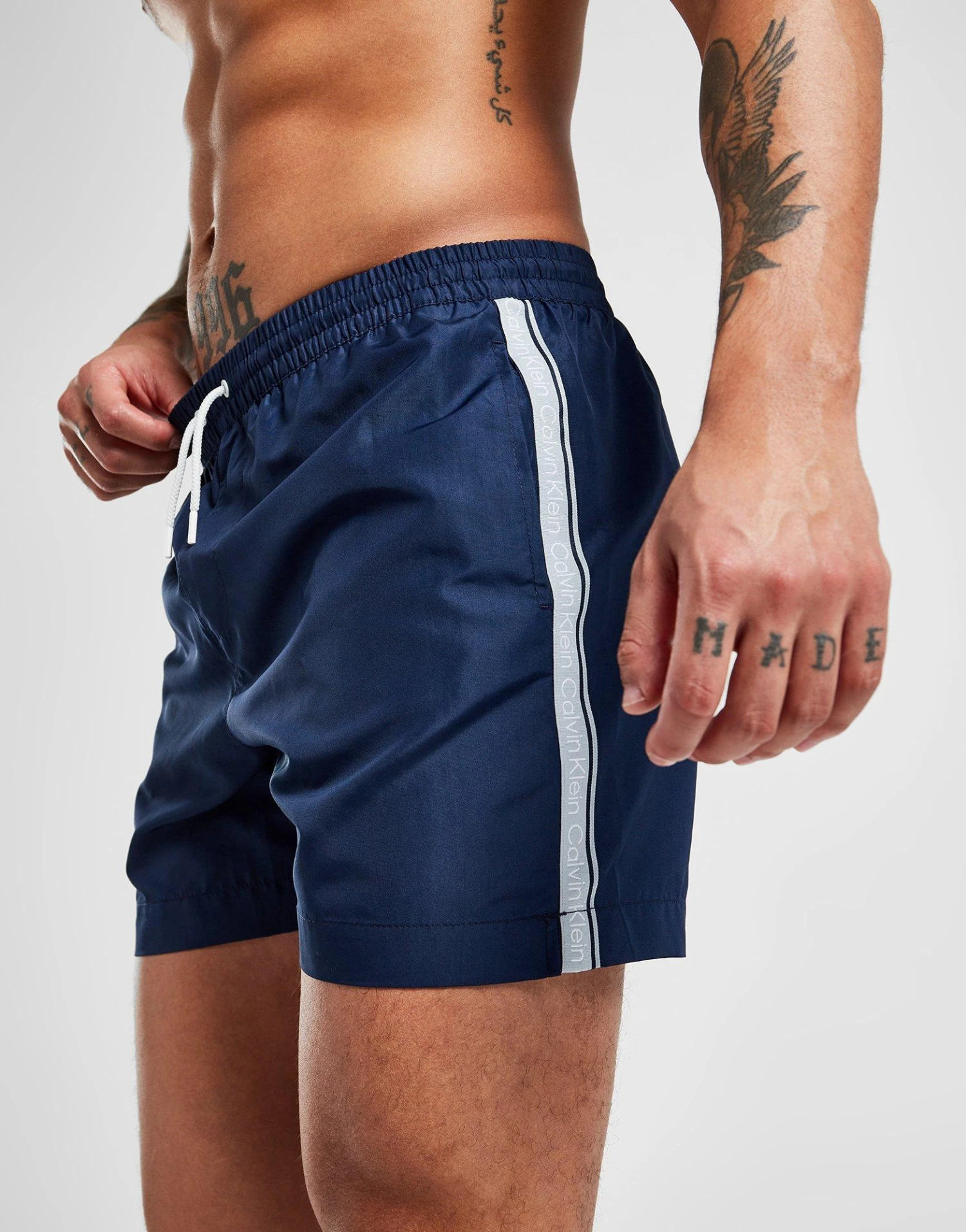 Calvin Klein Swim Short De Bain Tape Homme 2 Calvin Klein Swim Short De Bain Tape Homme – Image 2
