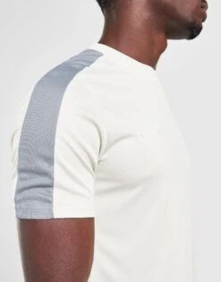 Nike T-shirt Academy Essential Homme 7 Nike T-shirt Academy Essential Homme -Sport Vêtements Magasin jd 668583 c